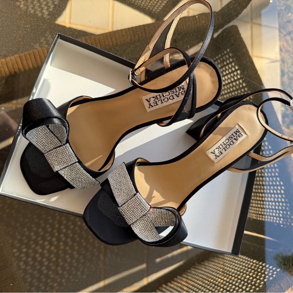 Badgley Mischka Black Satin Heels with Crystal Bow Accent Sz 6 NWTS